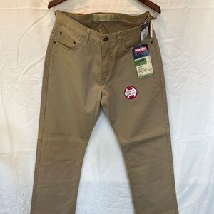 New with Tags Wrangler Jeans Co Straight Fit With Flex Size 31